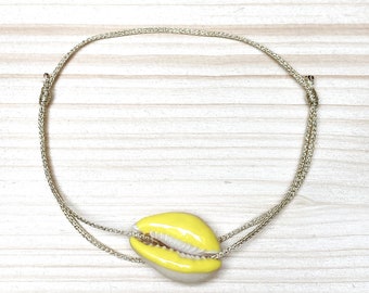 Bracelet coquillage cauris jaune avec fil doré ajustable