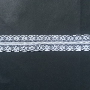 10 Yards of White Flower Patterned Lace Trim/ 10 Yards of White Flower Patterned Lace Ribbon Approx. 1.1 2.8 cm image 2