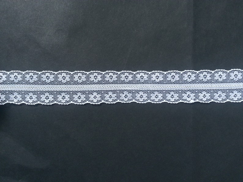 10 Yards of White Flower Patterned Lace Trim/ 10 Yards of White Flower Patterned Lace Ribbon Approx. 1.1 2.8 cm image 2