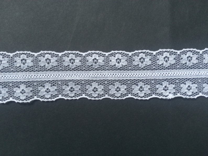 10 Yards of White Flower Patterned Lace Trim/ 10 Yards of White Flower Patterned Lace Ribbon Approx. 1.1 2.8 cm image 1