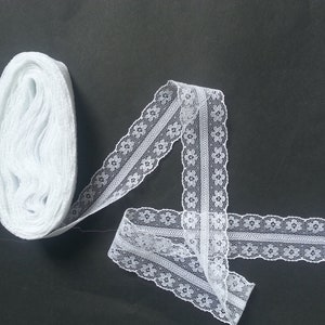 10 Yards of White Flower Patterned Lace Trim/ 10 Yards of White Flower Patterned Lace Ribbon Approx. 1.1 2.8 cm image 3