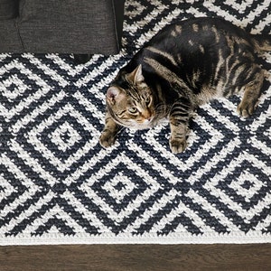 Diamond Lattice Rug Tapestry Crochet Pattern