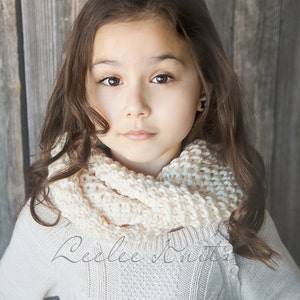 Pattern - Cozy Bulky Knit Cowl Scarf Pattern