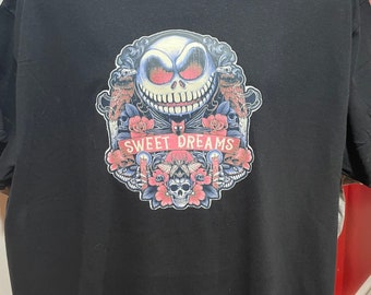 Brilla en la camisa oscura de Pumpkin King