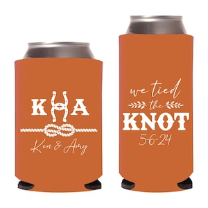 Enfriadores de latas "We Tied The Knot" para boda, enfriadores de latas delgados personalizados para boda, recuerdos personalizados para enfriadores de latas delgados, enfriador de cerveza personalizado para boda (522)
