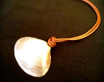 Medium Seashell Iridescent Long Leather Necklace