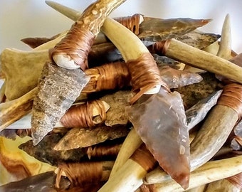 Mini cuchillos de asta de ciervo con hoja en forma de punta de flecha