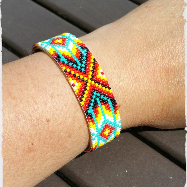 Bracelet indien, sur jonc en laiton