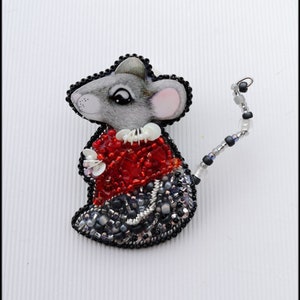 Mouse brooch Nougat
