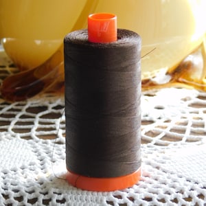 Fil Aurifil, fil à coudre, fil à courtepointe, Aurifil 5024, marron foncé, MAKO 50 wt, fil de coton, fil Aurifil marron foncé, 1422 yds