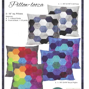 Puede incluir: Patrón Hexie Pillow-looza con cinco cojines cuadrados de 45,7 cm. Los cojines muestran una variedad de diseños geométricos coloridos, incluyendo un patrón Cold Snap con tonos azules y grises, y un patrón Magic Colors con un arcoíris de colores.