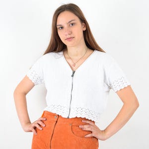 Vintage women m cardigan top shirt, knitted sweater lace crochet full zip up, jacket cottage boho cropped cardigan blouse knit white 2v