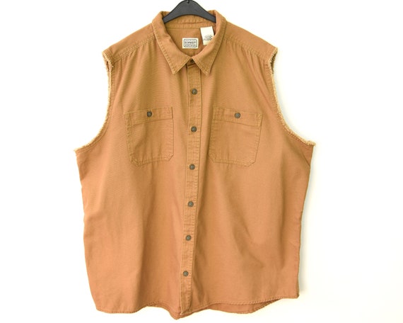 wearing sleeveless tops to work