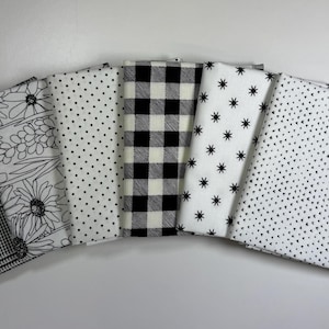 Soft White with Black fat quarter bundle (6)