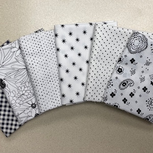 Soft White with Black fat quarter bundle (6)