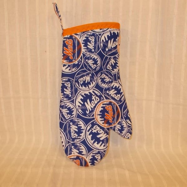 New York Mets BBQ Mitt with Quilted Thermo Lining and Assorted Trim Colors