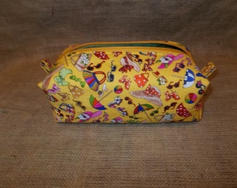 Women's Make-Up or Toiletry Bag - Yellow Beach Fun