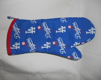 Los Angeles Dodgers BBQ Mitt with Quilted Thermo Lining and Assorted Trim Colors