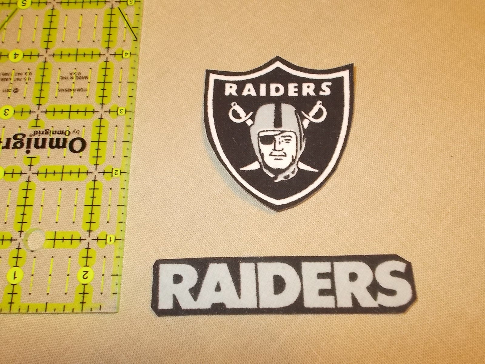 (1) NFL OAKLAND RAIDERS LOGO PATCH IRON-ON ITEM 4 inch
