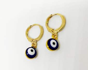 Evil Eye Huggie Hoop Ohrringe // Gold Evil Eye Creolen // Evil Eye Huggies // Evil Eye Charm Creolen Geschenk für Sie