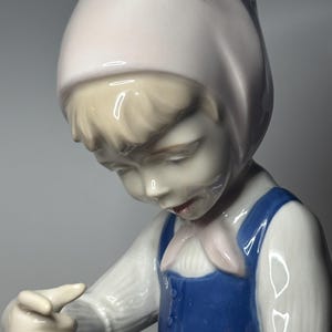 Vintage GDR Gräfenthal Ceramic Figure, a Girl with Ducklings and a Cat 11&quot; Fine Shape!