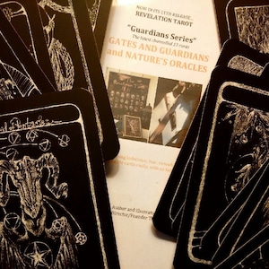 Puertas y Guardianes: las nuevas 13 cartas que se adjuntan al Tarot Revelación.  Se pueden usar solos o con la cubierta principal