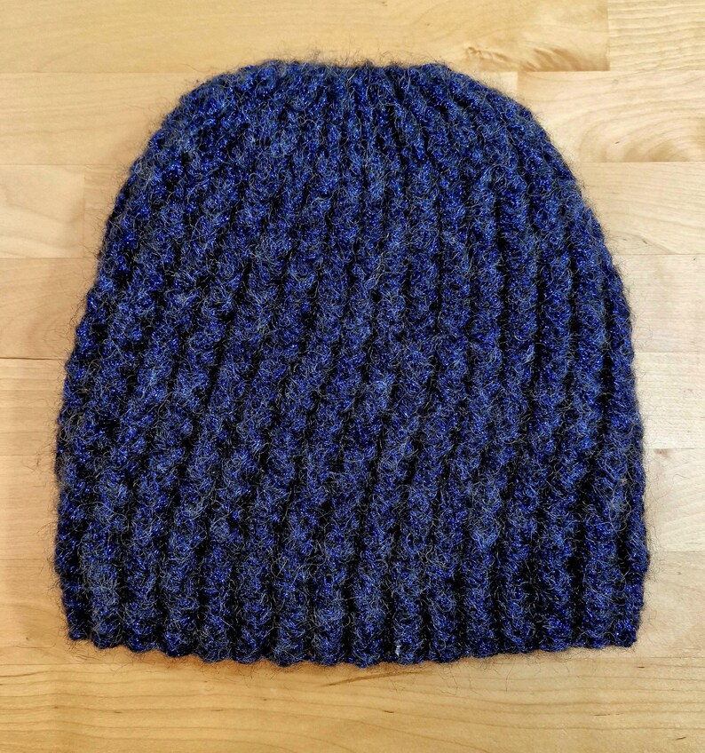 BEANIE WITH CABLE HOLE image 3