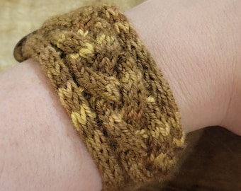 Adami - A knit bracelet cuff pattern by terrafibres