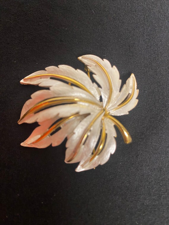 Vtg Brooch Pin Signed JJ Jonette Leaf Design Gold… - image 5