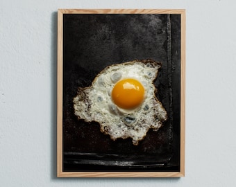 Food fotografie kunstprint van een gebakken ei. Gedrukt op mat papier van fine art kwaliteit.