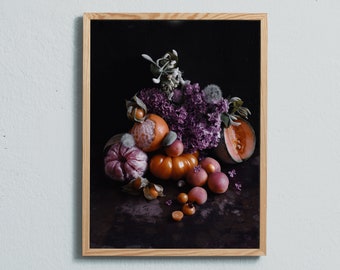 Donkere kunstfotografieprint van fruit, bloemen en bessen. Gedrukt op mat papier van fine art kwaliteit.