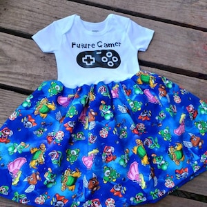 Zukünftige Gamer Super Mario Bros Baby-Kleid oder Kleinkind-T-Shirt Kleid, Baby-Duschegeschenk, Babyausstattung, Bodysuit, kawaii, niedlich, Controller