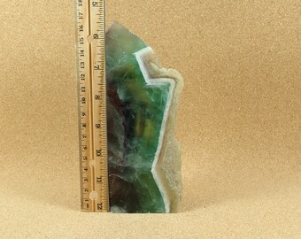 6.5インチの蛍石ポイントと方解石エッジの鉱物標本 - 滑らかな彫刻と