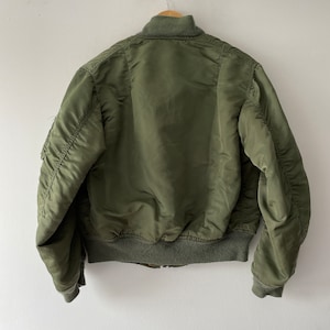 80s green MA1 military bomber jacket image 2