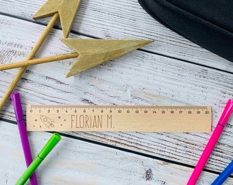 personalisertes Lineal aus Holz | Geschenk zur Einschulung oder für die Schultüte | Schulkind | Messlatte 20cm |  personalisiert mit Namen