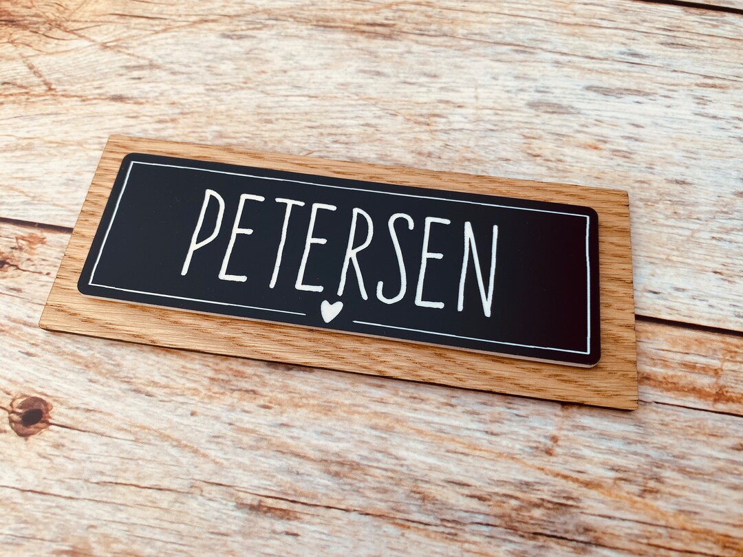 LAUBLUST Türschild Aus Schiefer – Personalisiert Mit Namen & Hausnummer, 3 Größen, Wetterfest, Inkl. 4 Halter