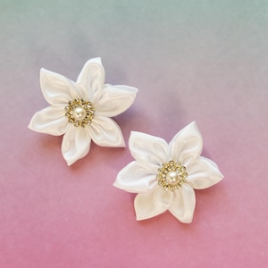 Full White June Birthstone Pearl flower satin fabric pin badge brooch