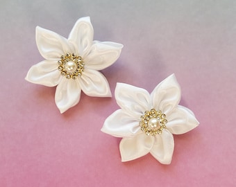 Full Iridescent White October Birthstone Opal flower fabric pin badge brooch