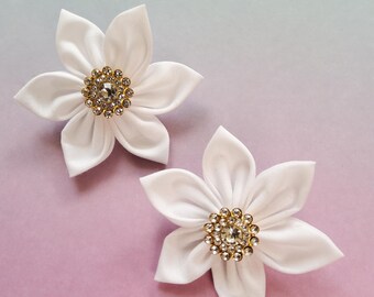 Full White April Birthstone Diamond flower fabric pin badge brooch
