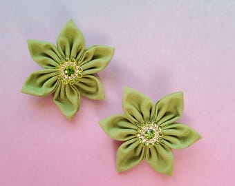 Full light Green August Birthstone Peridot flower fabric pin badge brooch