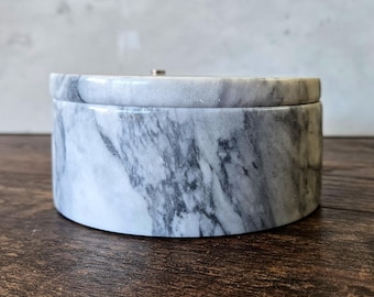 White Calacatta Marble Dual Chamber Salt Cellar swivel top with FREE 4 oz Himalayan Salt - Ships FREE! WSBXR4