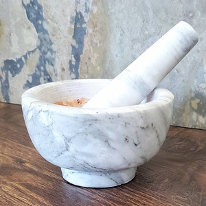 White Italian Marble Mortar and Pestle Kit with FREE 4 oz Himalayan Salt and Recipes!