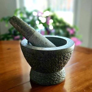 FREE SHIPPING! Small or Large Solid Green Granite Mortar and Pestle Molcajete kit
