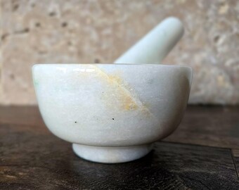 Calacatta Gold White Marble Mortar and Pestle Kit with FREE 4 oz Himalayan Salt and Recipes! CGMP02