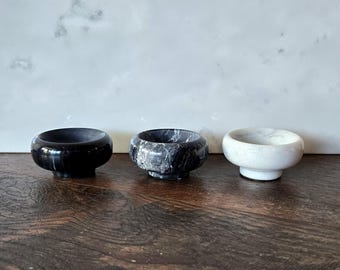 Solid Marble Pinch Pots in your choice of white, black or gray and FREE 2 oz salt!