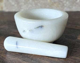 Calacatta White Marble Mortar and Pestle Kit with FREE 4 oz Himalayan Salt and Recipes! CGMP04