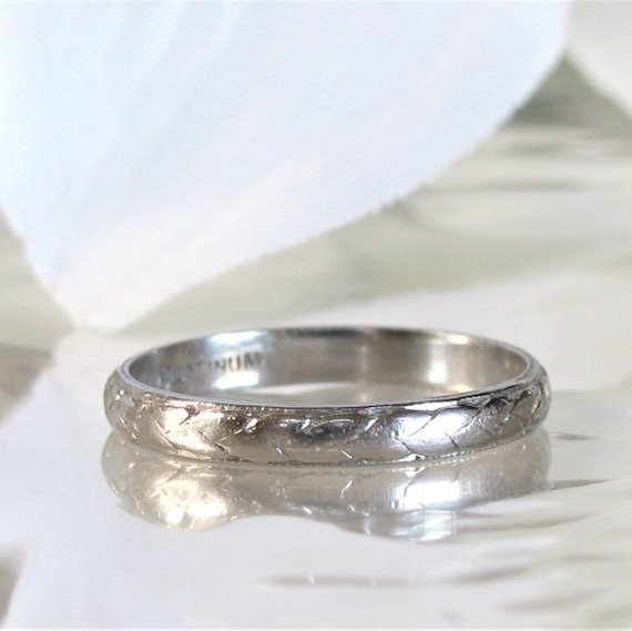 Vintage Platinum Wedding Band Ladies Wedding Ring Unisex Detailed Platinum Stacking Ring Bridal Jewelry Size 6