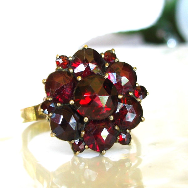 Vintage Garnet Ring 2.68ctw Rose Cut Garnet Cluster 8Ct Gold Ring January Birthstone Ring Alternative Engagement Ring