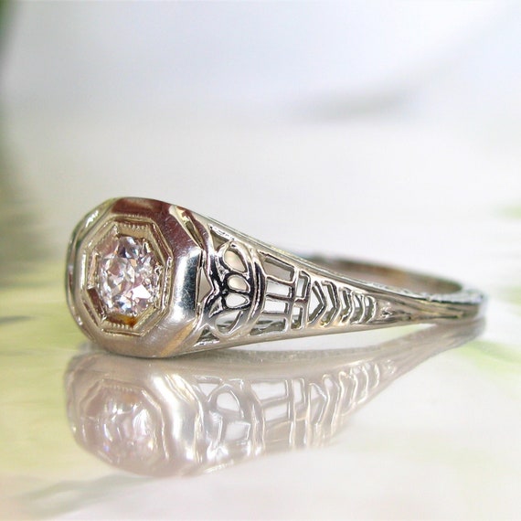 Vintage Wedding Rings - Infusing Old World Charms in Modern Styles