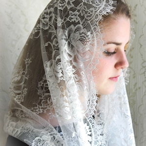 Evintage Veils~ READY TO SHIP Cream White Spanish  Lace Chapel Veil Mantilla Infinity Veil Latin Mass